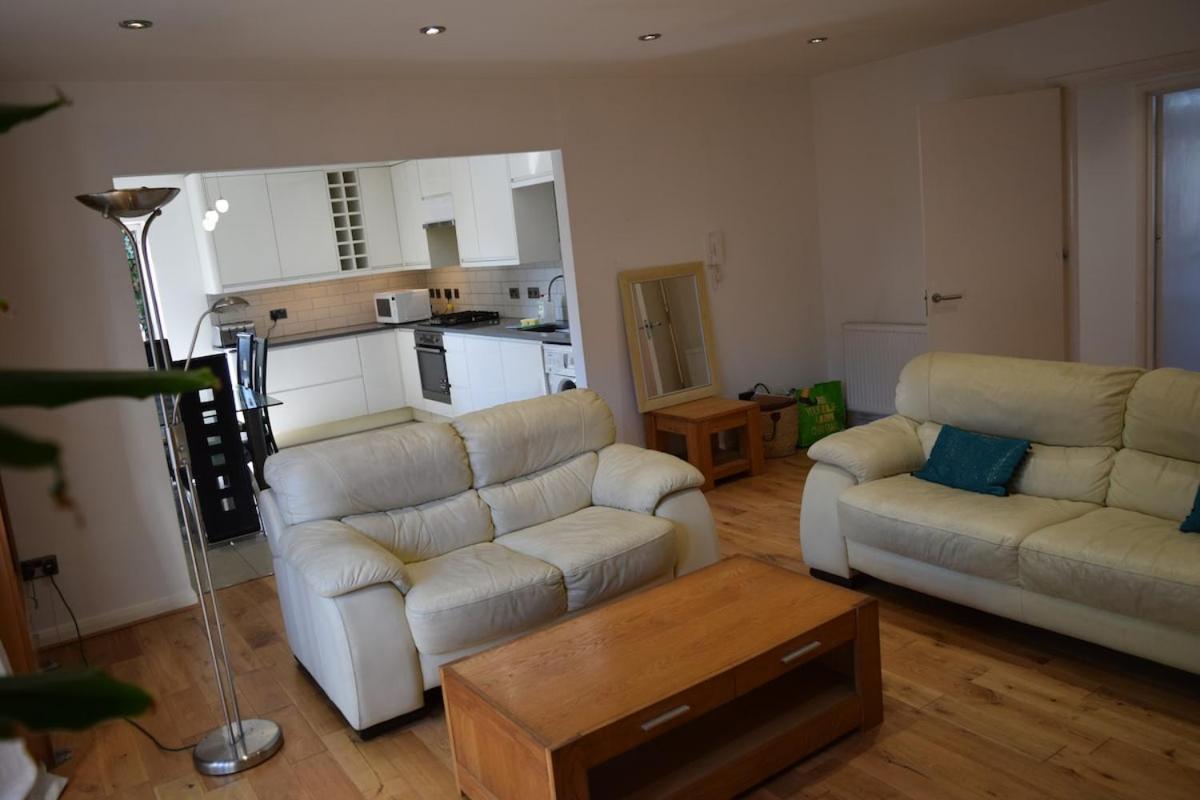London Stratford - Spacious 2 Bed Flat With Secured Parking & Private Garden Εξωτερικό φωτογραφία