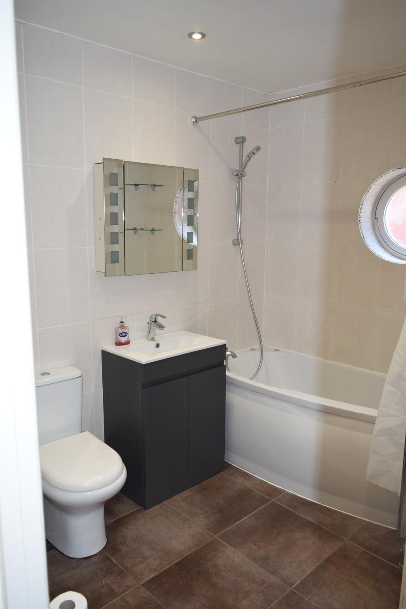 London Stratford - Spacious 2 Bed Flat With Secured Parking & Private Garden Εξωτερικό φωτογραφία