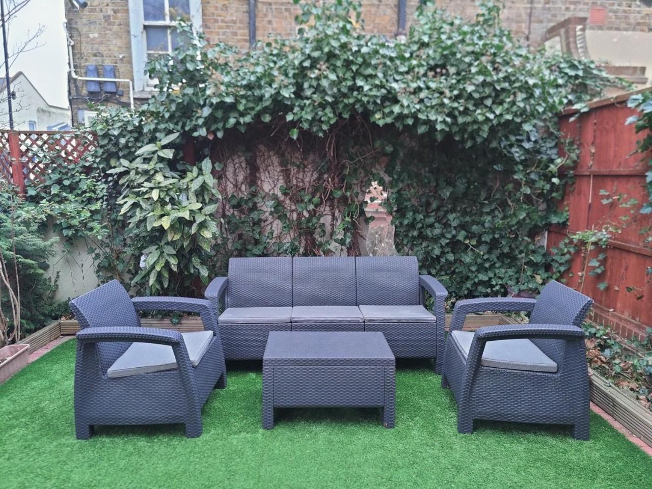 London Stratford - Spacious 2 Bed Flat With Secured Parking & Private Garden Εξωτερικό φωτογραφία