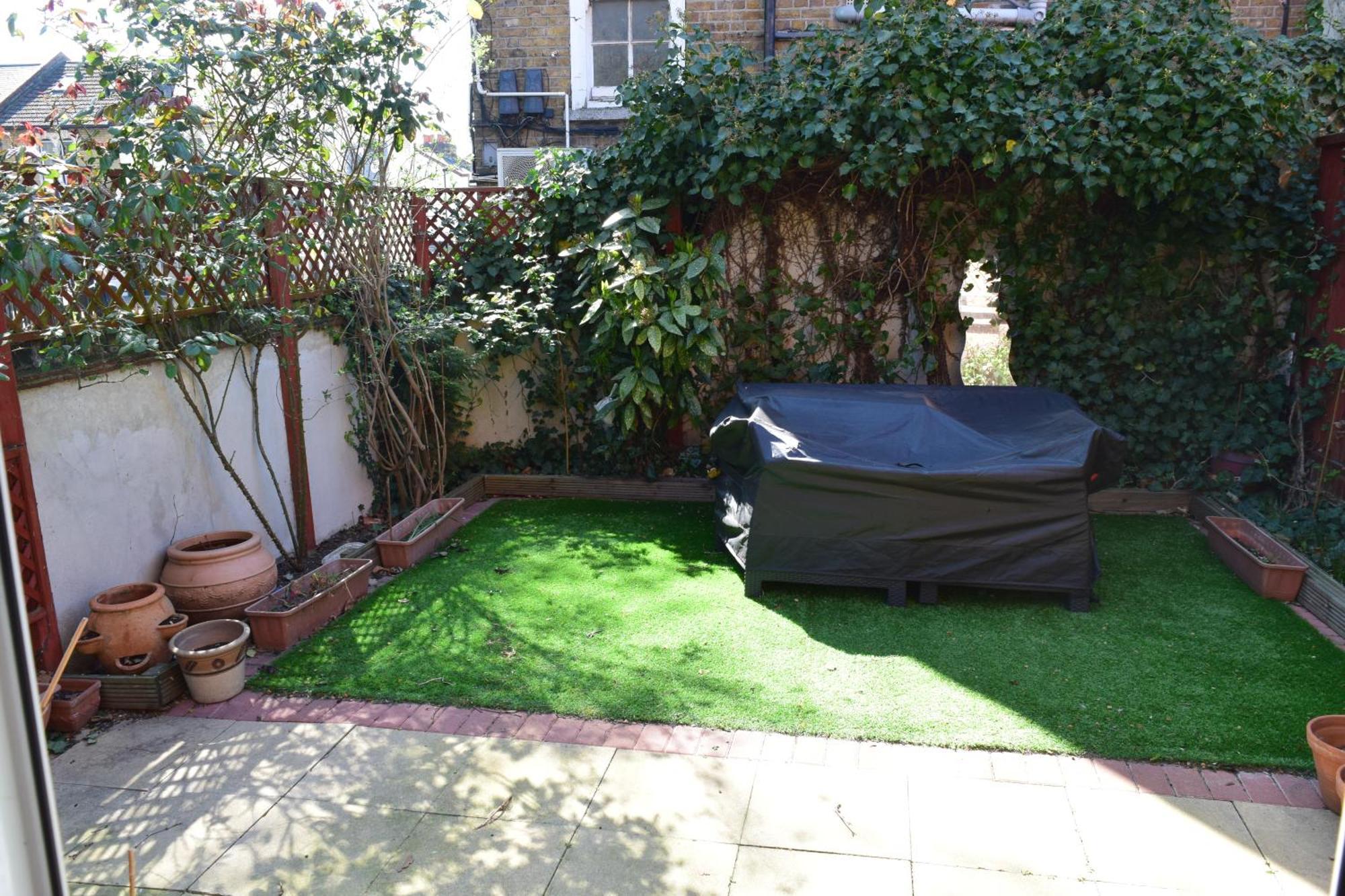 London Stratford - Spacious 2 Bed Flat With Secured Parking & Private Garden Εξωτερικό φωτογραφία