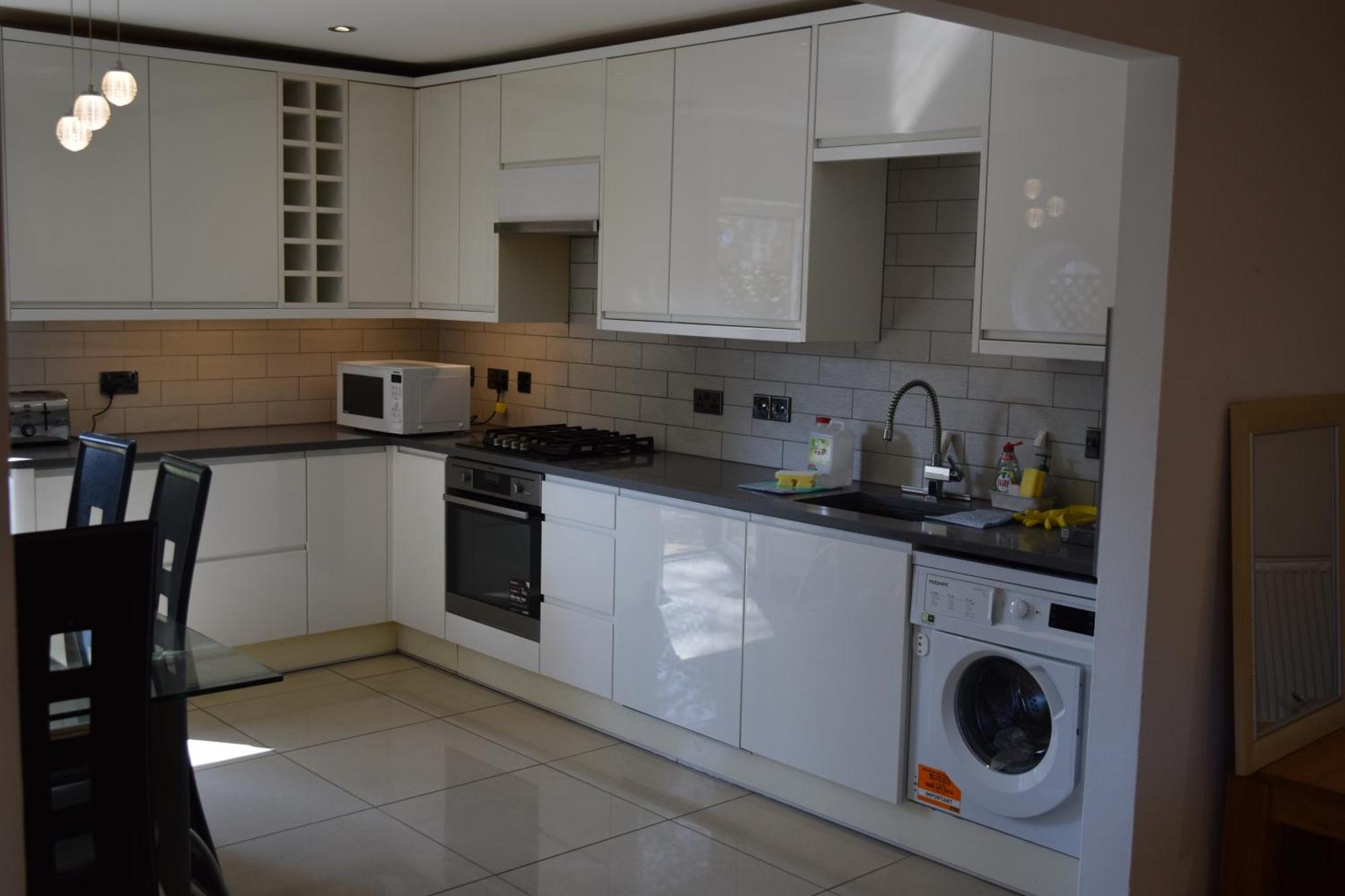 London Stratford - Spacious 2 Bed Flat With Secured Parking & Private Garden Εξωτερικό φωτογραφία