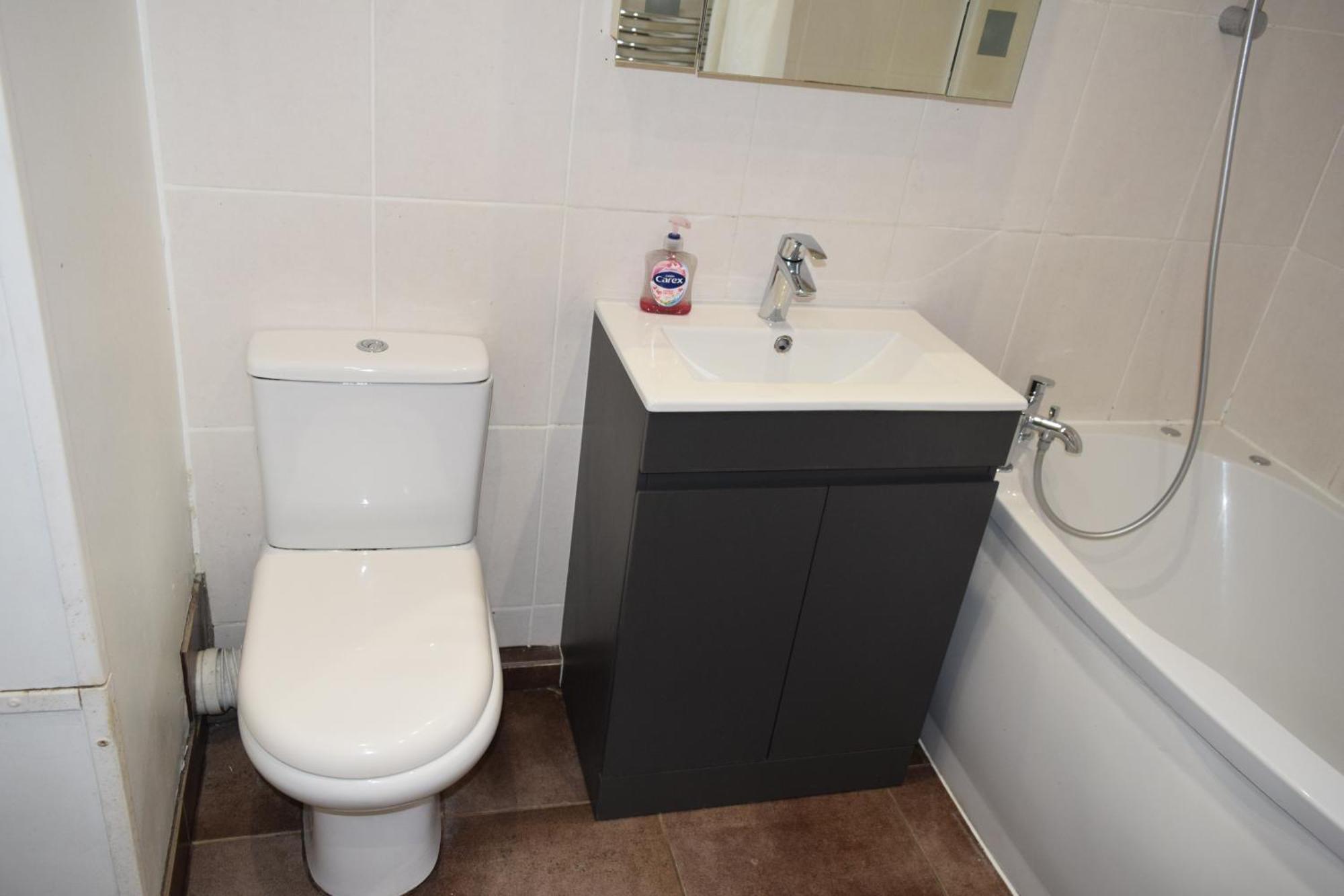 London Stratford - Spacious 2 Bed Flat With Secured Parking & Private Garden Εξωτερικό φωτογραφία