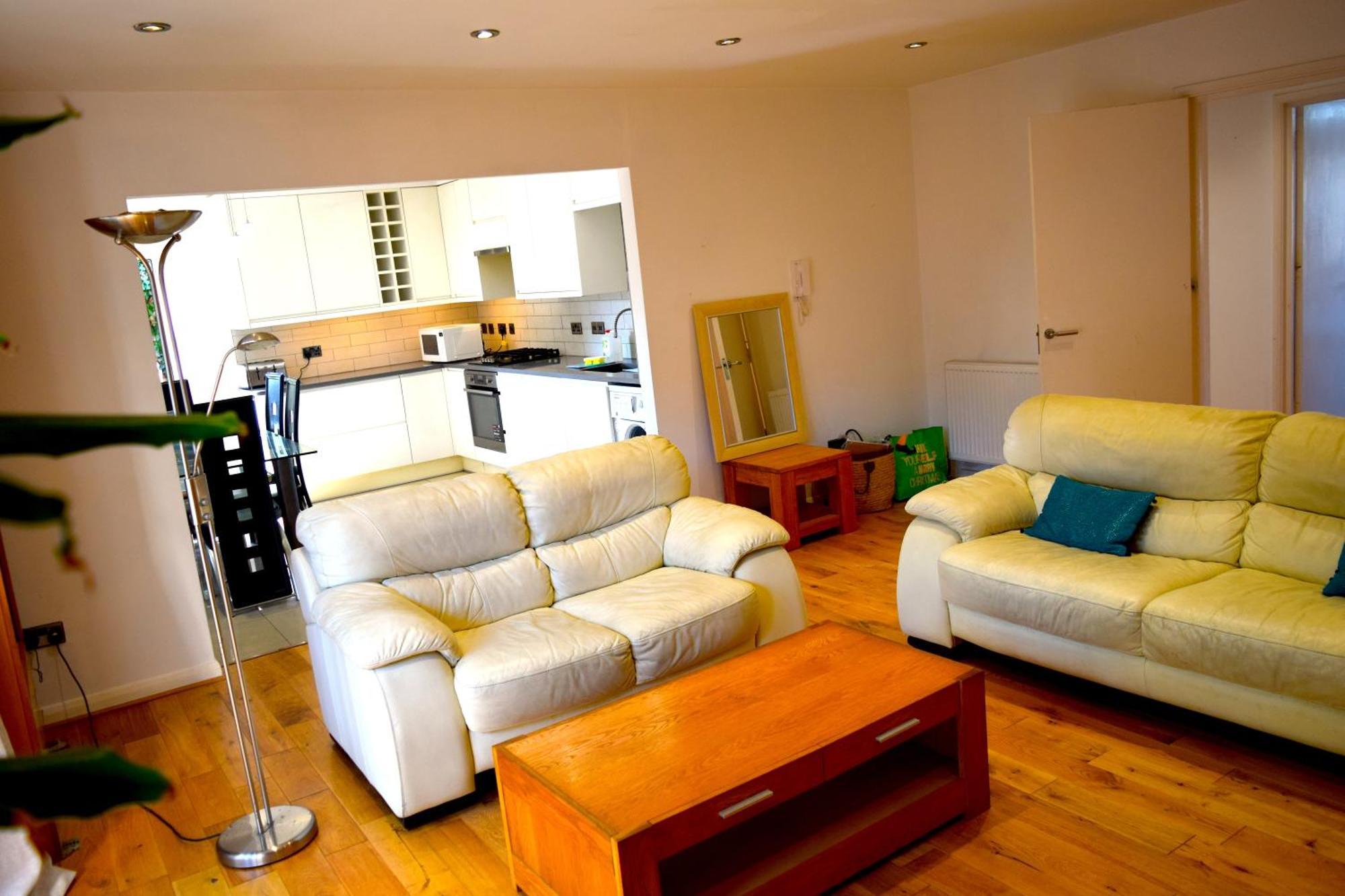 London Stratford - Spacious 2 Bed Flat With Secured Parking & Private Garden Εξωτερικό φωτογραφία