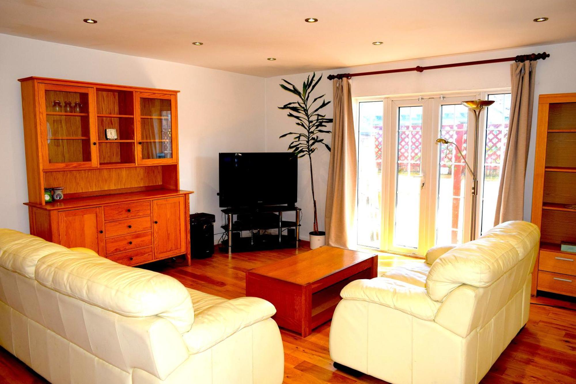 London Stratford - Spacious 2 Bed Flat With Secured Parking & Private Garden Εξωτερικό φωτογραφία
