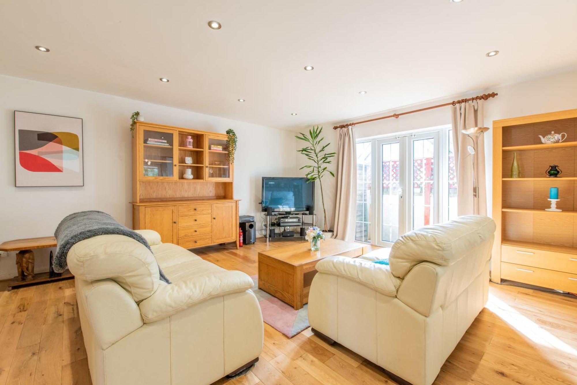 London Stratford - Spacious 2 Bed Flat With Secured Parking & Private Garden Εξωτερικό φωτογραφία