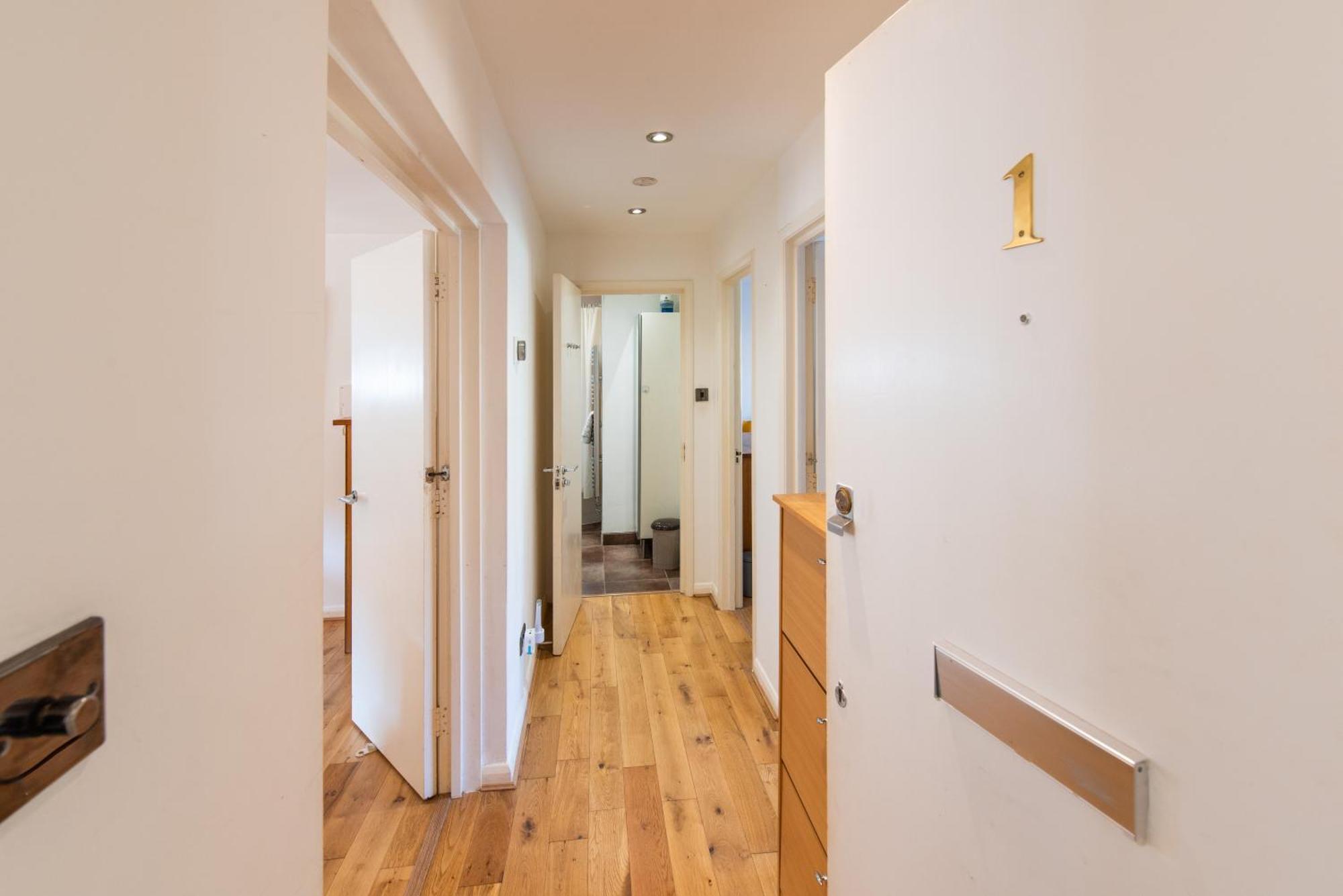 London Stratford - Spacious 2 Bed Flat With Secured Parking & Private Garden Εξωτερικό φωτογραφία