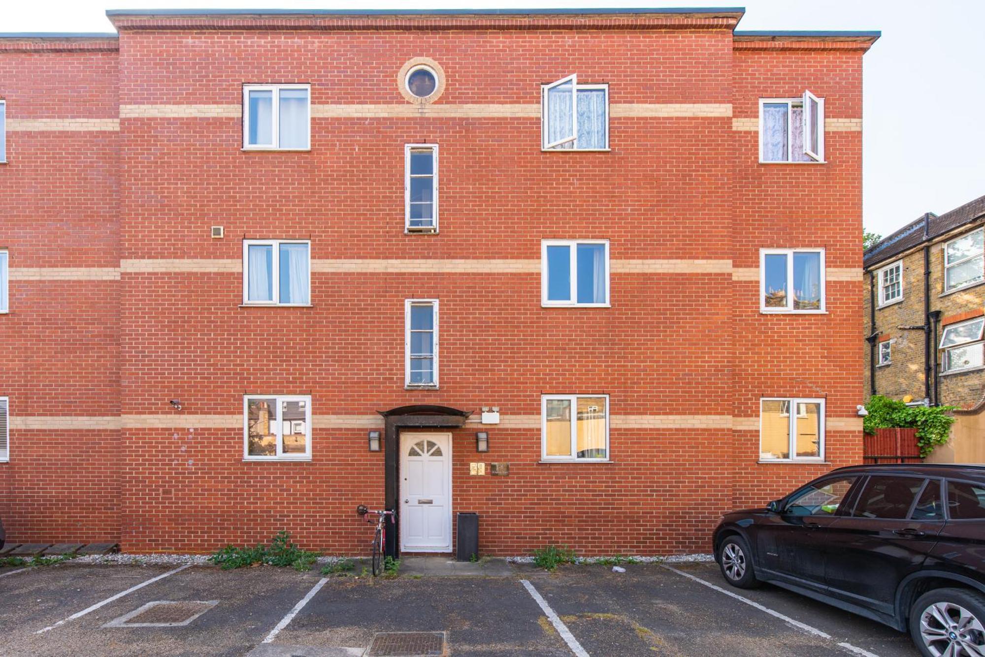 London Stratford - Spacious 2 Bed Flat With Secured Parking & Private Garden Εξωτερικό φωτογραφία